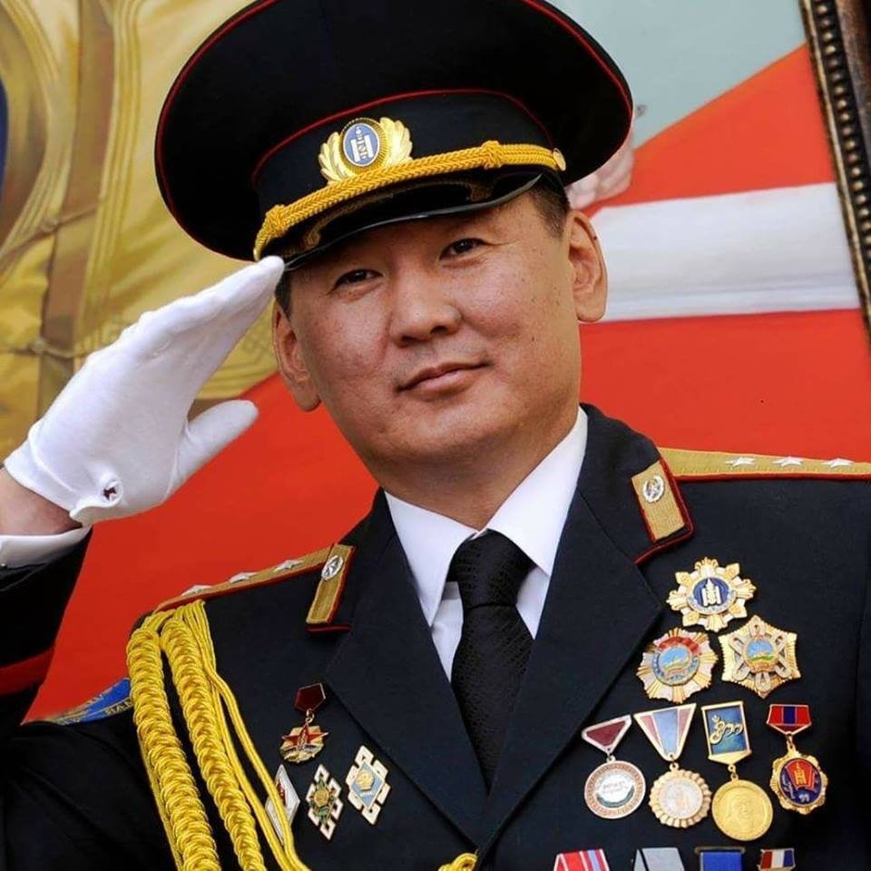 #Ард_түмэнд хүчтэйг нь мэдрүүлэх цаг ирсэн. 💪
Авах, идэхэд #шунагчдад ахиад ингэж болохгүйг #мэдрүүлэх цаг нь ирсэн. 🤬 Яг одоо энэ хоёр мэдрэмжийг хэн хэн нь авах цаг нь болсон. ⏰
Үүнийг хийж чадах хүн бол #У_Хүрэлсүх гэж боддог. Тиймээс би #тууштай_дэмжинэ.