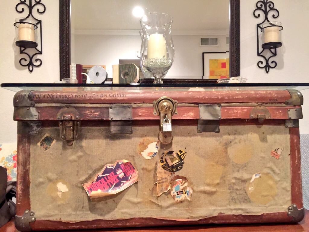 Chicago_History's tweet photo. John Candy's Daughter Jennifer, sent us these.  

It's the actual trunk/chest that was used by her Father in #PlanesTrainsAndAutomobiles! 

#ChicagoHistory 

@SteveMartinToGo @IncredibleCulk @MMFlint @MollyRingwald https://t.co/xI6uczC9sN