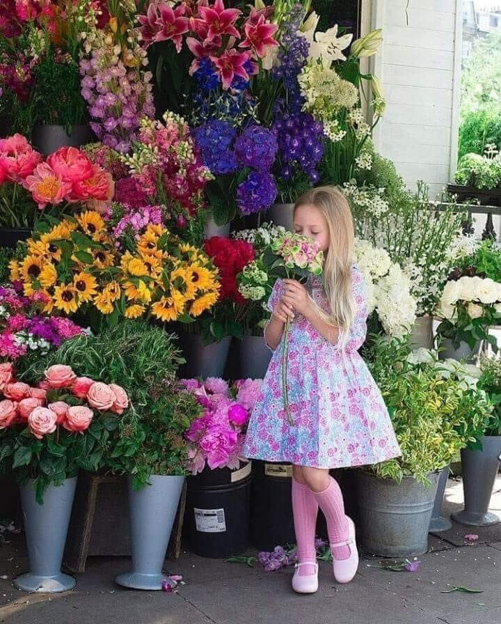 #ويحدث أن .. هناك بعض الحسابات لأصدقاء الحرف ودك تذهب إليهم كلما كتبوا حرفهم لتقول لهم .. أبدعتهم ولا تبخلوا حرفكم مصدر سعادة لروحي .. شكرا لكم مع باقة ورد .. حقا هكذا أشعر بهم أنا ،،

#الألماسة_النقية