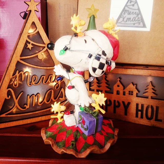 ট ইট র Pepies 雑貨屋ペピーズ スヌーピーをウッドストックがクリスマスデコレーション 一番上の星が光るので お部屋のさりげないクリスマスインテリアにおすすめです Peanuts Jimshore Snoopy Woodstock スヌーピーインテリア クリスマス
