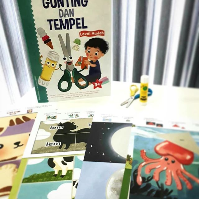 elexmedia's tweet photo. #BookPreview #CreativeWorkbook #GuntingTempel from @vicewinata
.
Buku aktivitas anak-anak baru! Ayo latih kreativitas si kecil dengan latihan menggunting, menempel, dan melipat sejak dini! Kenalkan si kecil dengan bentuk dan warna sambil melatih motorik … https://t.co/OdIHr88d9E https://t.co/4XDQXt8YuR