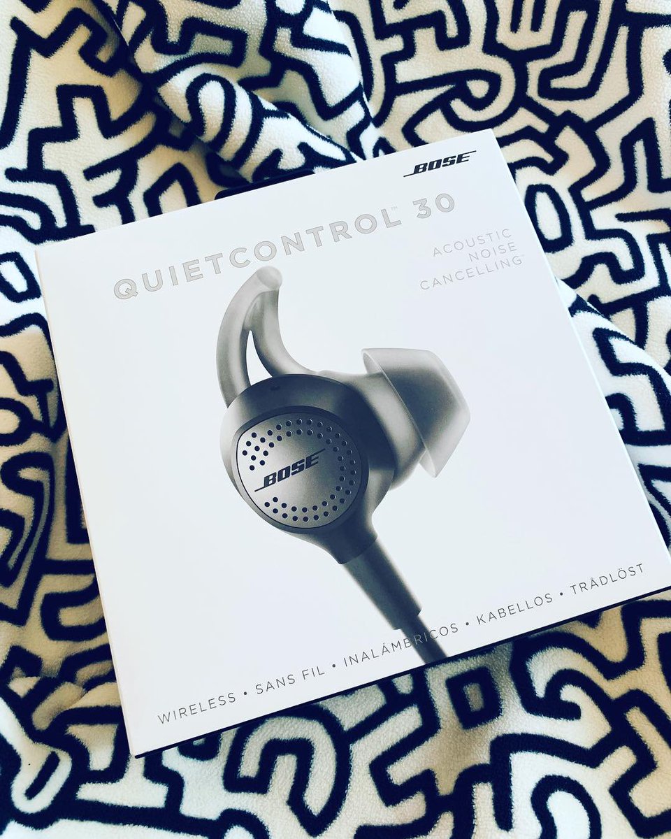 garfieJ's tweet photo. Just arrived #Bose #QuietControl30 #wirelessheadphones #QC30 😎💙 https://t.co/x3W4CehoPk