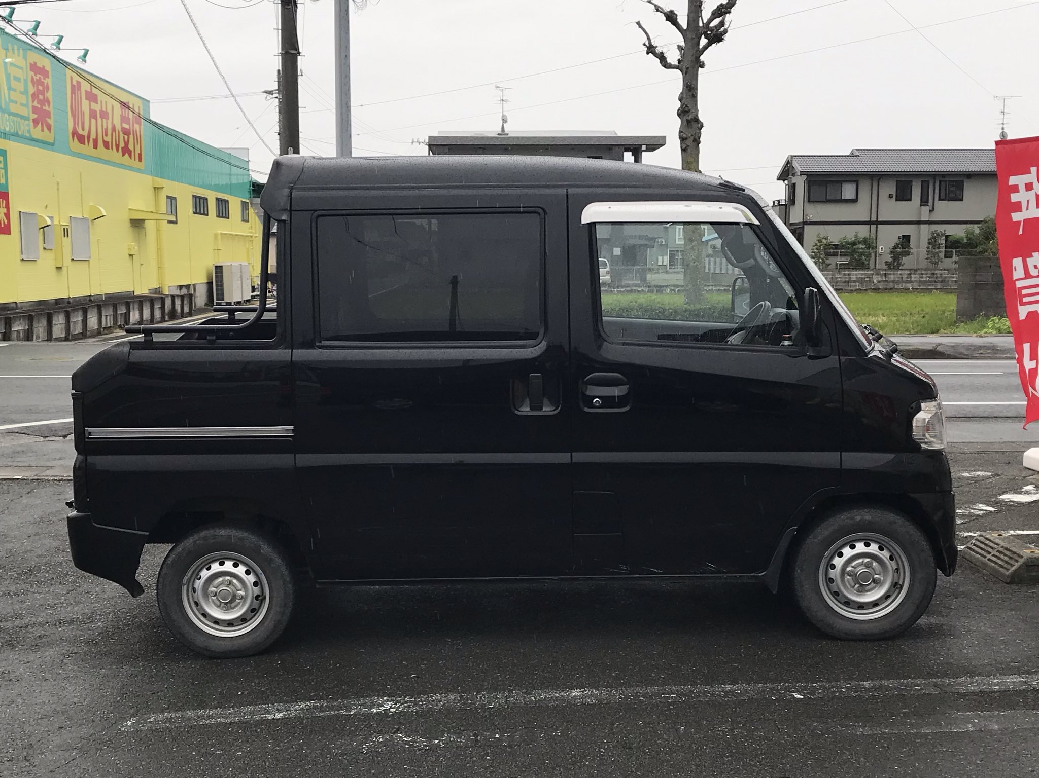 佐藤 細かすぎて伝わらないレア車両シリーズ 三菱ミニキャブのwキャブ 仕様 圧倒的にハイゼットデッキバンが強いため存在を認知されていないある意味幻の車 なお当時の関係上クリッパー名のダブルキャブも存在するはずなのだが 生きてるうちに見られる気