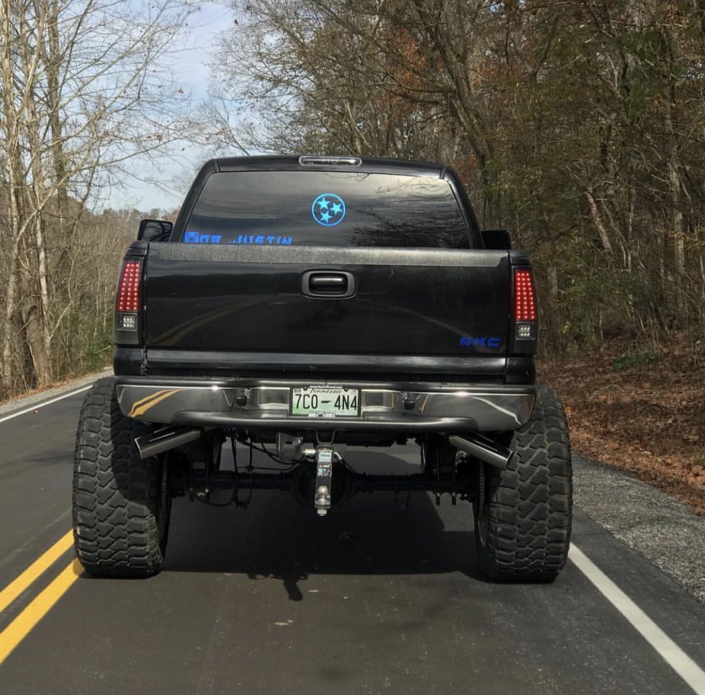 royal_trucking's tweet photo. @08_justin_ running 24x14” @fueloffroad forged wheels and 40” @furyoffroadtires with a 12” @bulletproofsuspension lift🔥🔥#royaltrucking
#sema #truck #trucks #obs #dodge #dually #suspension #teambillet #sema2018 #TeamAFW #24x14 #billet #26x16 #20x12 #22x14 #22x12 #28x16 https://t.co/CutJmjolV5