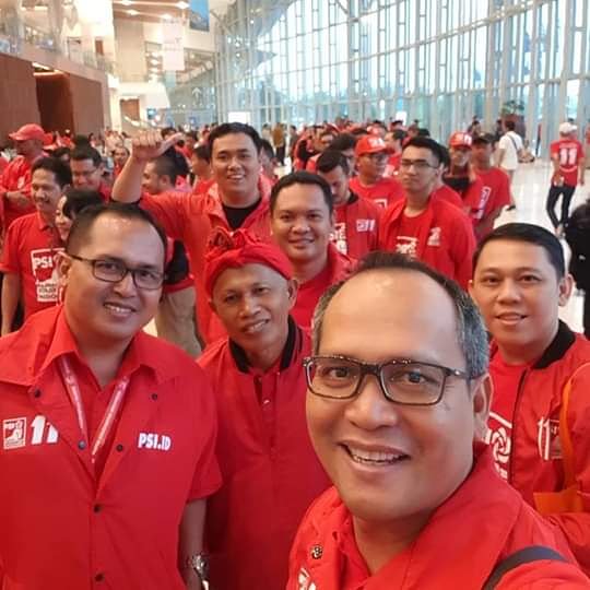 Bratapsi's tweet photo. Saya Bro Brata Jaya, Ketua DPD Buleleng Bersama Sis @grace_nat  Jgn pernah Takut. #GraceAdalahKami https://t.co/javCkm7Cm0