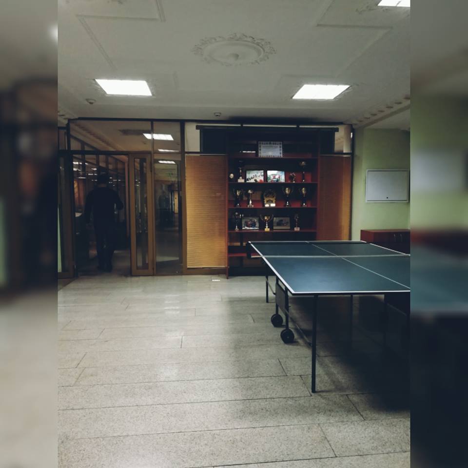 ktcmetall's tweet photo. В начале недели Биньямин Джепаев передал нам на завод для экспозиции часть своих кубков и медалей: "Не хочу прятать их, хочу чтобы медали и кубки радовали и вдохновляли людей. " 🤗
Не бойтесь пытаться стать первыми ❤️
#КТЦМеталлоконструкция #лидеры #спорт #воля #победа https://t.co/ip3H3DP9Ry