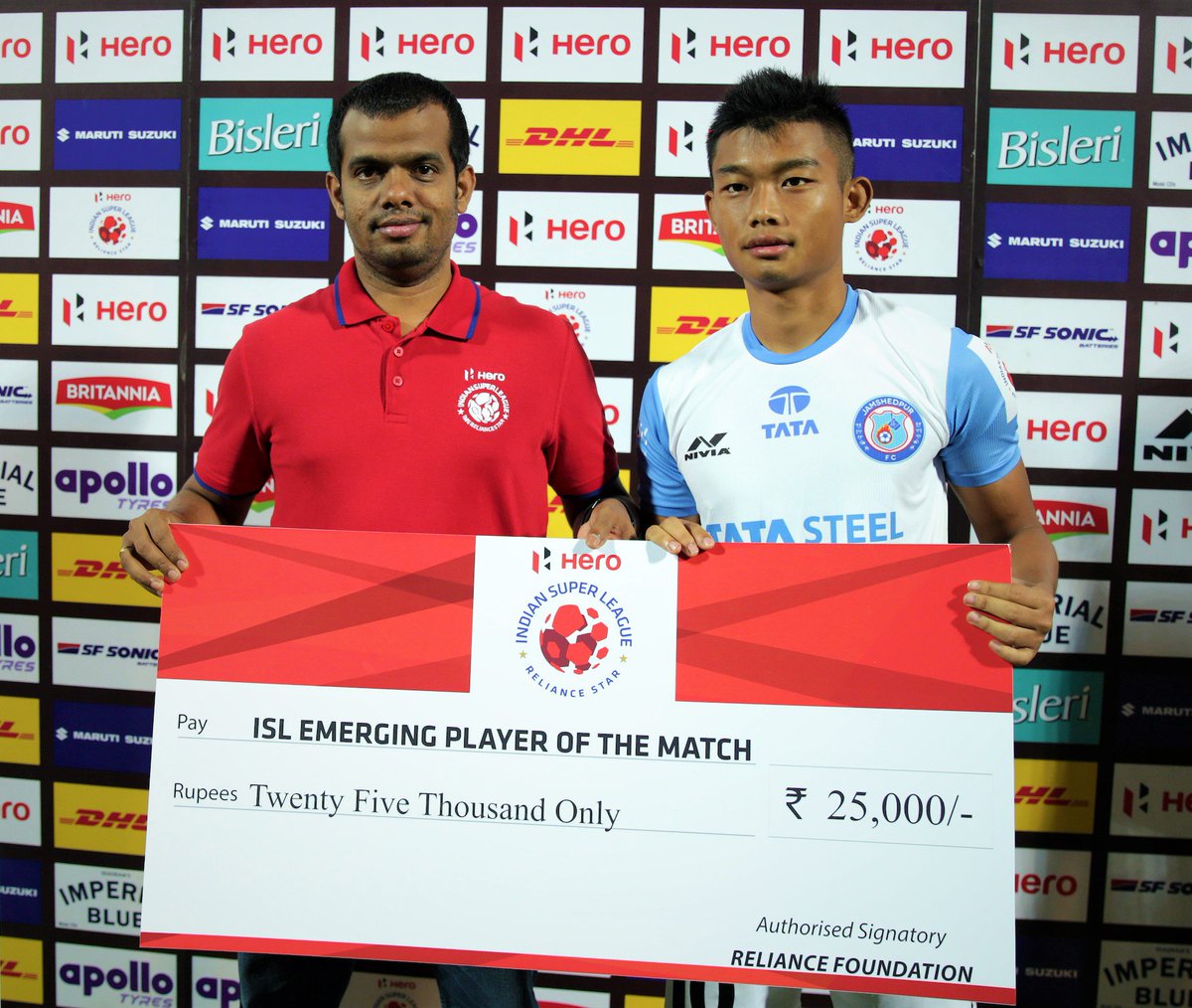 JamshedpurFC's tweet photo. Pace ✅
Passion ✅
Prowess ✅

@JerryMawia10 was adjudged with the Emerging Player of the Match award last night for his performance against @FCPuneCity!🤩

#JamKeKhelo #PUNJAM https://t.co/gV7mq01Ejc
