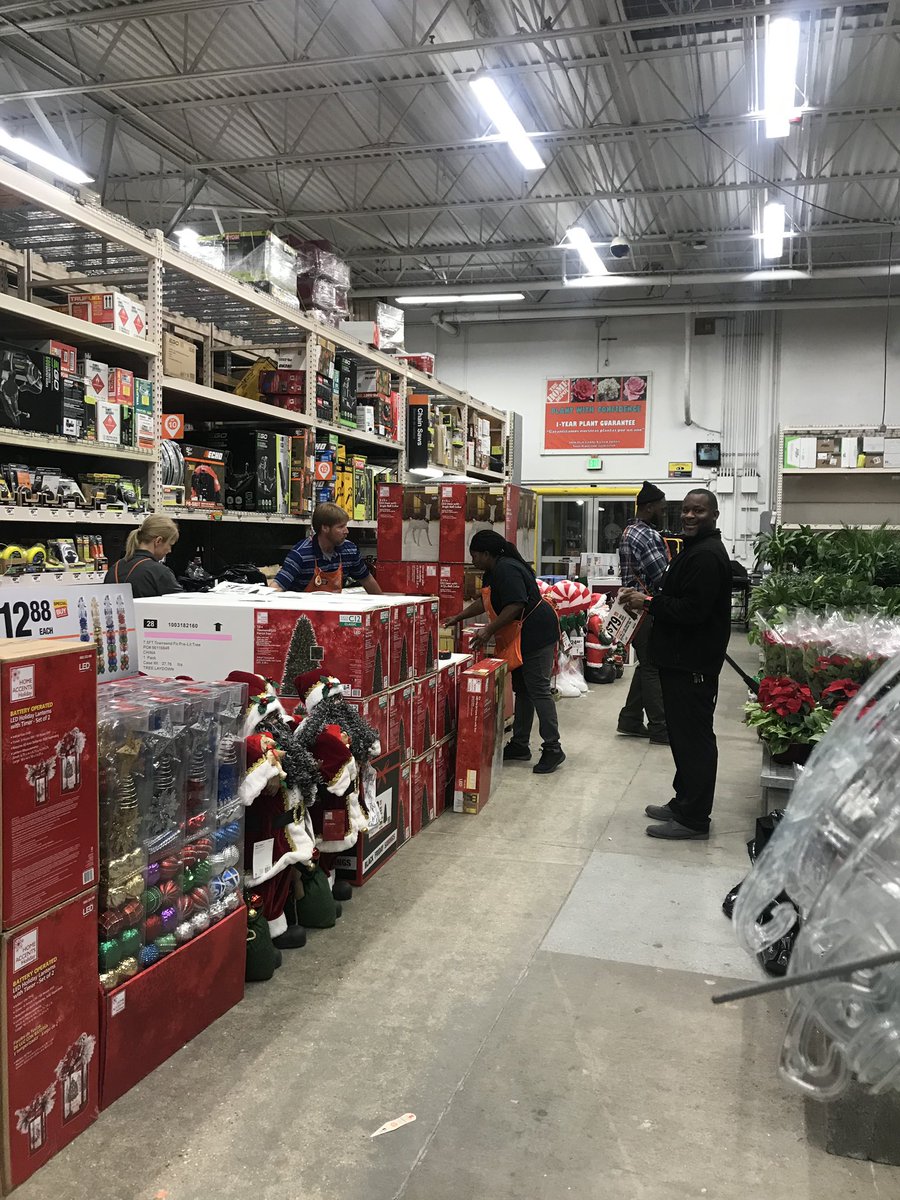 briananderson82's tweet photo. MASM Walter will ensure we stay straight as an arrow! #cleanlines #holidaycaptain #eventcaptain #waltkillingit @rob2909jordan @ginger_coleman https://t.co/bq6G3Fhqi8