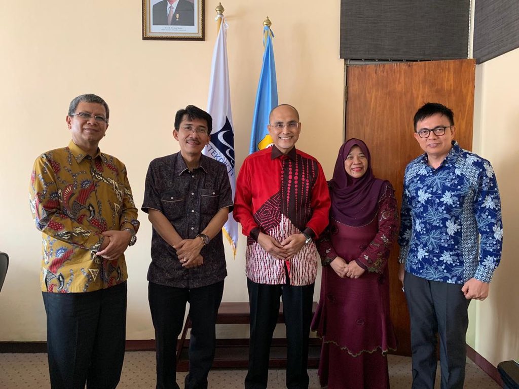MohdShukriYajid's tweet photo. Enjoying the hospitality &amp; culinary excellence of Palembang. Thanks to everyone @MSUmalaysia https://t.co/hxtAi2eAkh
