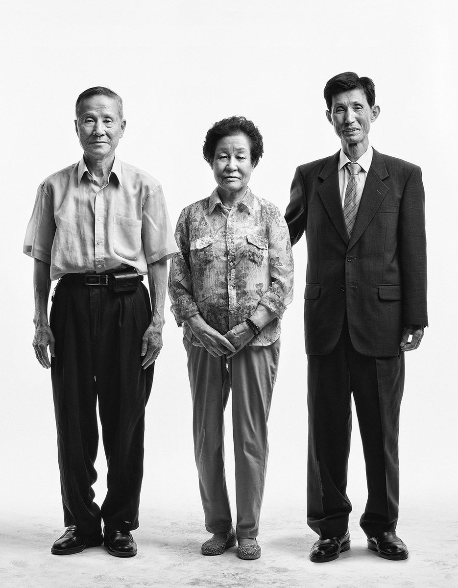 JaeyeonWoo's tweet photo. #Photographer reunites separated families of 70 years through #photos https://t.co/HJcDsPZHrI "I could immediately see their deep sorrow in their eyes. Their eyes tell it all, the sadness of not being able to see their family for nearly 70 years. Words are superfluous." #변순철 https://t.co/7d1iIW5x90