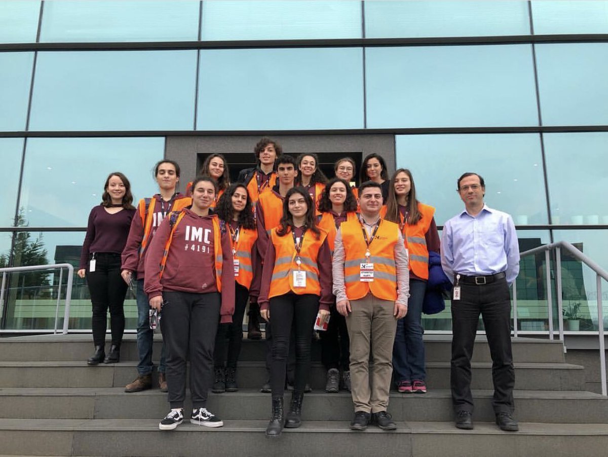 • İlk adımlarını attığımız mühendisliği yerinde görmek için 20.11.18 Salı günü Hexagon Studio’daydık. Takımımızı ve FIRST’ü tanıttığımız hem öğretici hem de eğlenceli bir gün geçirdik. Bilgilendirici gezileri ve misafirperverlikleri in <a href="/hexagonstudiotr/">Hexagon Studio</a> ye çok teşekkür ederiz. 🐙