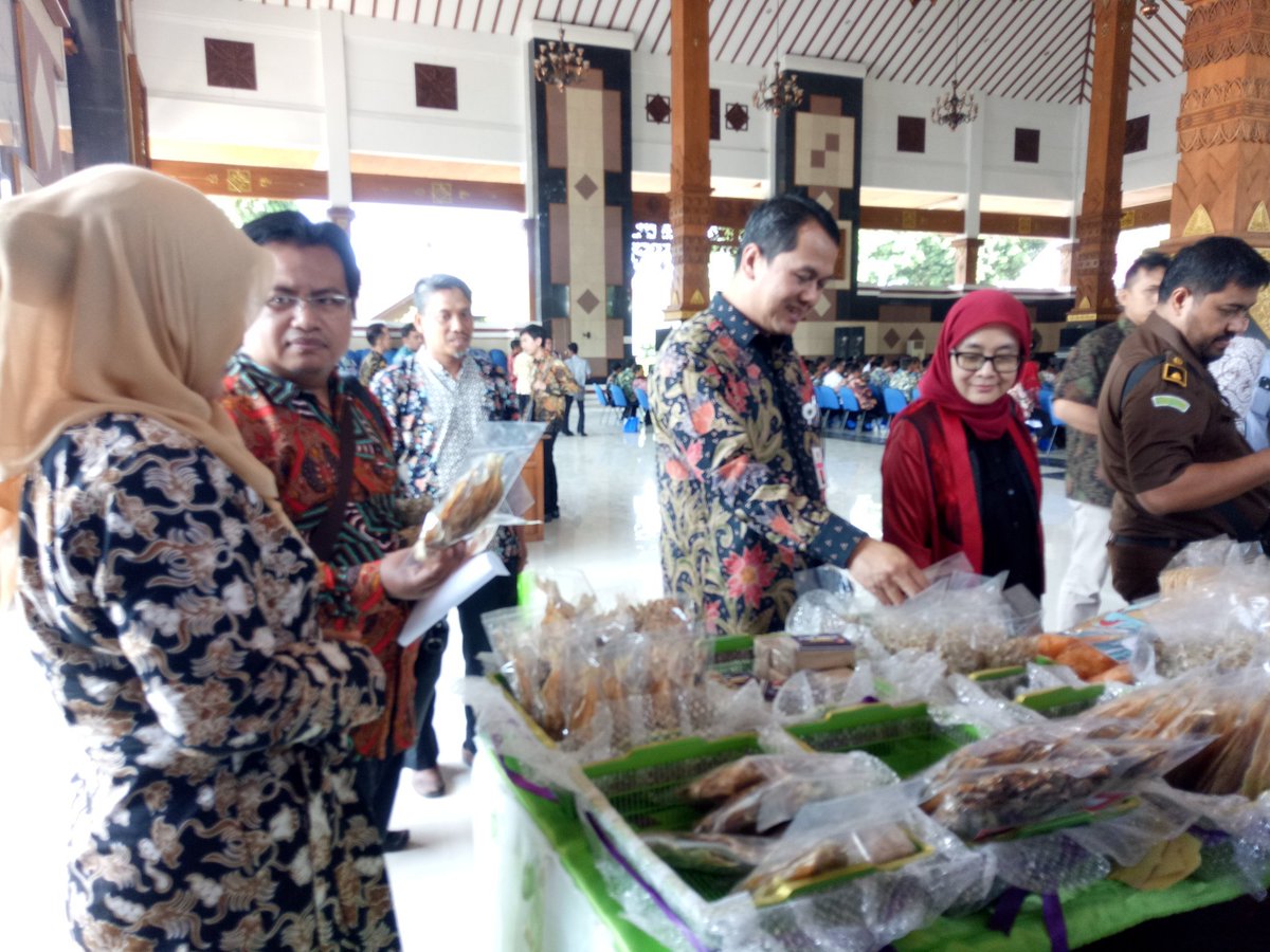 Abdussalam (@abdussalam_tbn) on Twitter photo Alhamdulillah....
Berkat Dana Desa Produk Unggulan Desa dapat bersaing
#BUMDesa
#JokowiMembangunDesa
#TPPJawaTimur
#tppikabtuban
@tppikecbancar
@Jokowi
<a href="/EkoSandjojo/">Eko P. Sandjojo</a>
<a href="/anwsanusi/">Anwar Sanusi</a>
<a href="/taufikmadjid71/">IG : taufik.madjid</a>
@fachrilabalado
<a href="/DewantoAndry/">Andry dewanto Ahmad</a>
<a href="/Muhimmudin1/">MUHIMMUDIN</a>
<a href="/shomad_bukhori/">Abdus Shomad Bukhori</a>
<a href="/edypray/">Edy Prayitno</a>
<a href="/setyawan_tbn/">jacksparrow</a> Alhamdulillah....
Berkat Dana Desa Produk Unggulan Desa dapat bersaing
#BUMDesa
#JokowiMembangunDesa
#TPPJawaTimur
#tppikabtuban
@tppikecbancar
@Jokowi
<a href="/EkoSandjojo/">Eko P. Sandjojo</a>
<a href="/anwsanusi/">Anwar Sanusi</a>
<a href="/taufikmadjid71/">IG : taufik.madjid</a>
@fachrilabalado
<a href="/DewantoAndry/">Andry dewanto Ahmad</a>
<a href="/Muhimmudin1/">MUHIMMUDIN</a>
<a href="/shomad_bukhori/">Abdus Shomad Bukhori</a>
<a href="/edypray/">Edy Prayitno</a>
<a href="/setyawan_tbn/">jacksparrow</a>