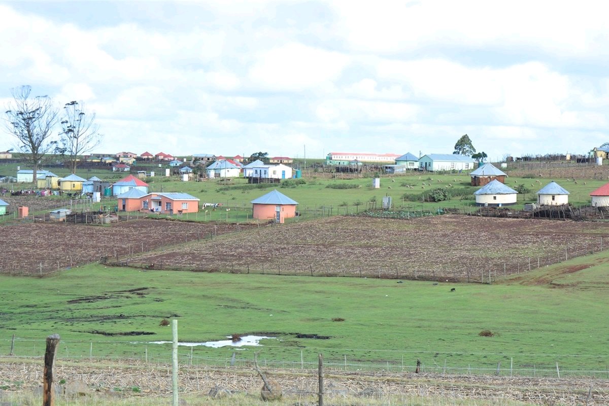 PropFriendSA's tweet photo. Why giving South Africans title deeds isn't the panacea for land reform https://t.co/qx0x25MzUX https://t.co/6br65zgIxS