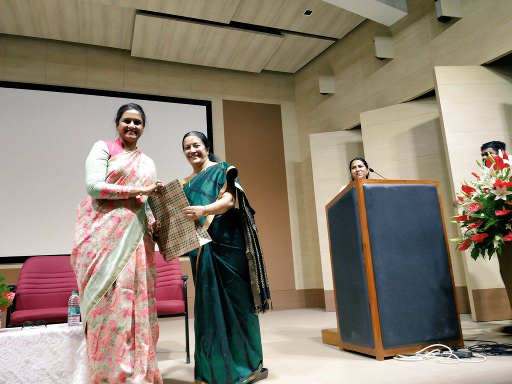 Richard_r2r's tweet photo. #RightNow at the 3rd International Conference on Leadership organised by #StellaMarisCollege. Dr. Saundarya Rajesh, India's Premier D&I Expert and Founder & President - @AVTARGroup, inspiring close to 500 to 600 future women leaders. #CareerIntentionality #ChallengesinWorkplace https://t.co/hXbAZ4HKmV