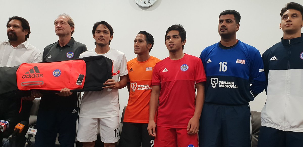hockeymalaysia's tweet photo. Malaysian Hockey Confederation (MHC) has today launched the latest kit for the national hockey team. The latest kit will be used for the World Cup 2018 at Bhubaneswar, India. https://t.co/K0Vsqk9qdF