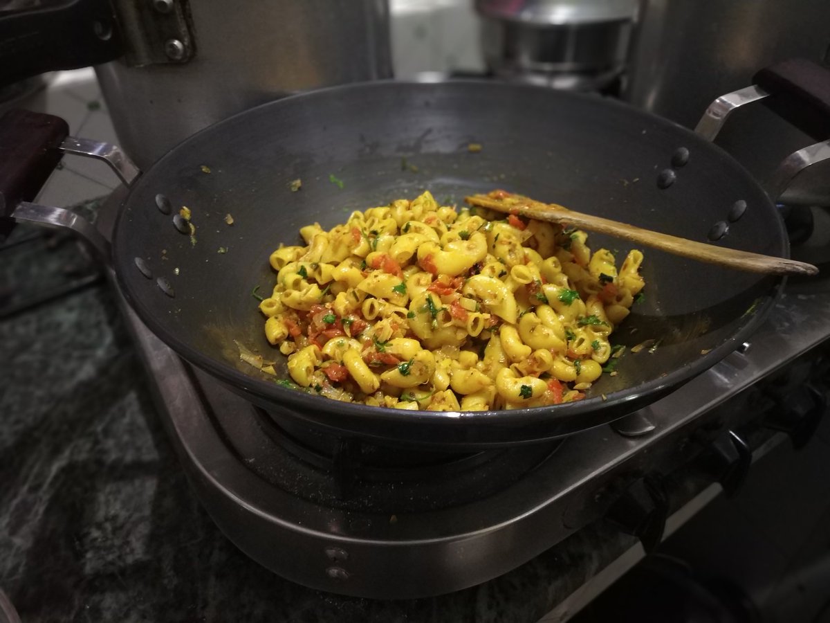 _misfit_212's tweet photo. I am a decent cook and I always love learning new recipes !! 🙂😁 #HomemadeMacaroni https://t.co/Av8pUpFPJs