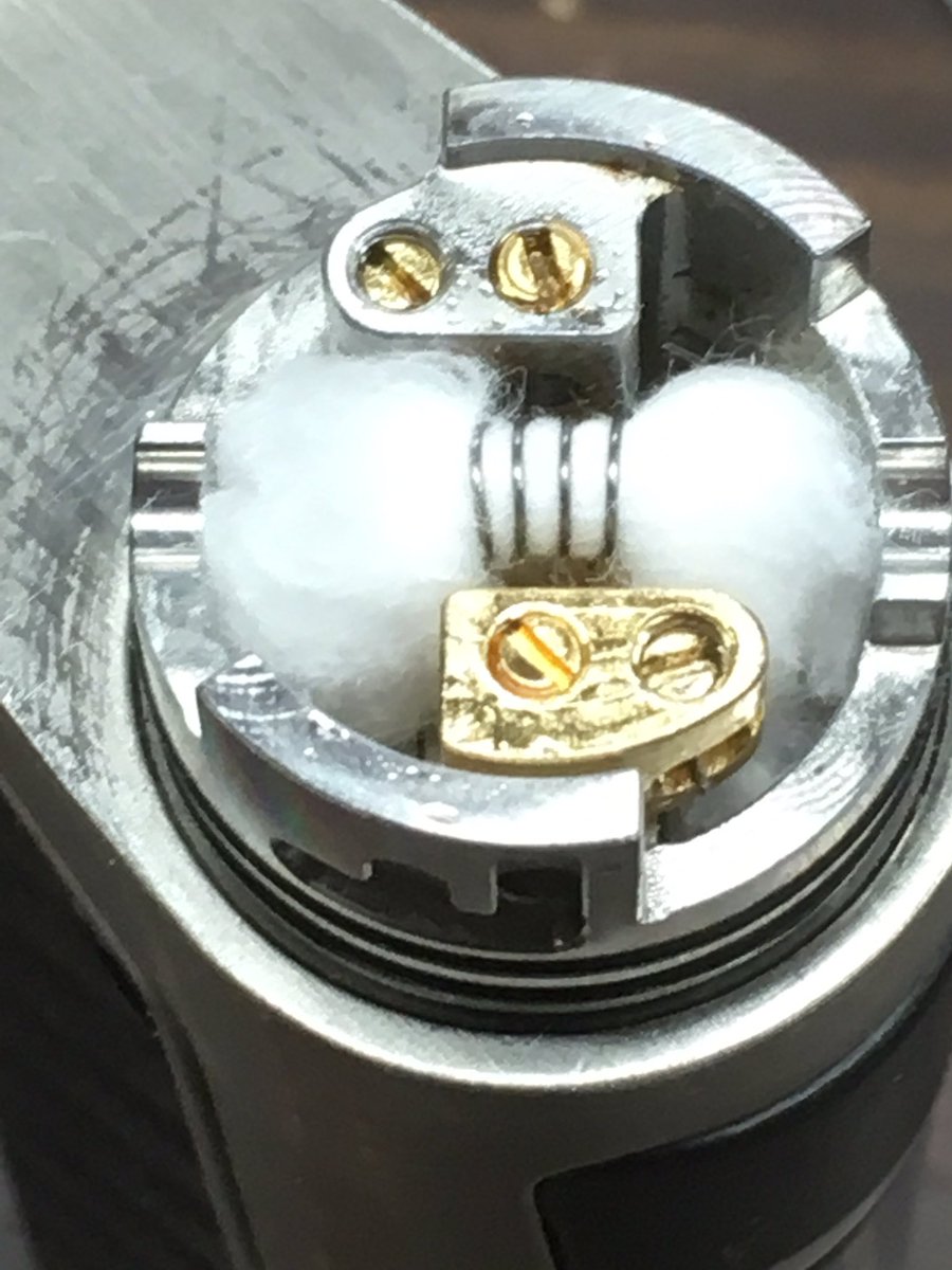 Jouji_ippanjin's tweet photo. 【勝手におすすめセットアップ12】
再度おすすめ!GALAXIES MTL RDA
Kanthal28g 3mm芯 スペースド4wrap 0.9Ω辺り
『中のエアホール最大・外のエアホール最小のMTL吸い用』
コイルの高さはガイドより少し高め😋
MTL派へ贈る、ずっと吸えるセットアップです!お試しあれ🙏
#vape #jaqsperch #ejuicepub https://t.co/vsPWupnKJM