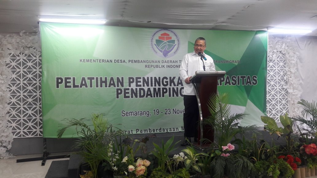 Pengarahan Menteri Desa PDTT Bp. Eko Putro Sandjoyo dalam Pelatihan Peningkatan Kapasitas Pendamping Desa di Jawa Tengah. "saya (menteri) yg butuh pendamping bukan pendamping yg butuh saya"
#JokowiMembangunDesa
<a href="/jokowi/">Joko Widodo</a>
<a href="/EkoSandjojo/">Eko P. Sandjojo</a>
<a href="/taufikmadjid71/">IG : taufik.madjid</a>
@fachrilabalado
<a href="/tppindonesia/">Pertepedesia</a>