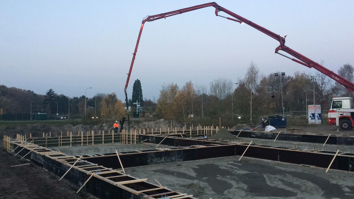 Gestart met storten vd fundering, nieuwbouw kantoor Aan de Stegge Roosendaal