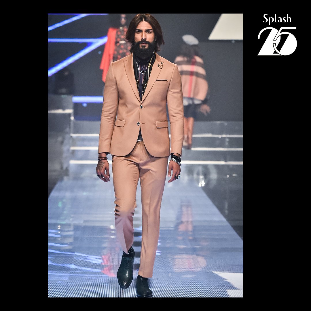 SplashFashions's tweet photo. نقدم لكم المجموعة الجديدة من عرض أزياء سبلاش ٢٥، تجدوها الأن في فروع سبلاش واونلاين. احصلوا عليها الأن #سبلاش_25
Straight from the Runway!💥 New collection, now available in store &amp; online. Get the look now 
#Splash25 #SplashNewIn https://t.co/VPjQut4iba