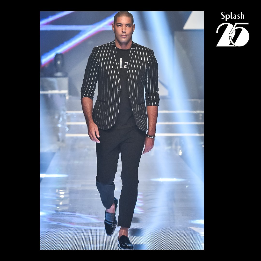 SplashFashions's tweet photo. نقدم لكم المجموعة الجديدة من عرض أزياء سبلاش ٢٥، تجدوها الأن في فروع سبلاش واونلاين. احصلوا عليها الأن #سبلاش_25
Straight from the Runway!💥 New collection, now available in store &amp; online. Get the look now 
#Splash25 #SplashNewIn https://t.co/VPjQut4iba