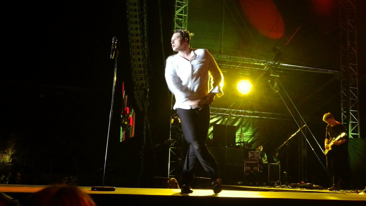 janulka242's tweet photo. @JohnNWorldFans When I saw @JohnNewmanMusic for the first time live in #blueballsfestival Switzerland & I was so afraid to give him a smal gift & my Thanks at the end of his talkshowβ€οΈ
Then his great gig where I was with @IlseOldestFan β€οΈ
And his gig in Czech Republic on #havirovskeslavnostiβ€οΈ https://t.co/TRvgaWaoJH