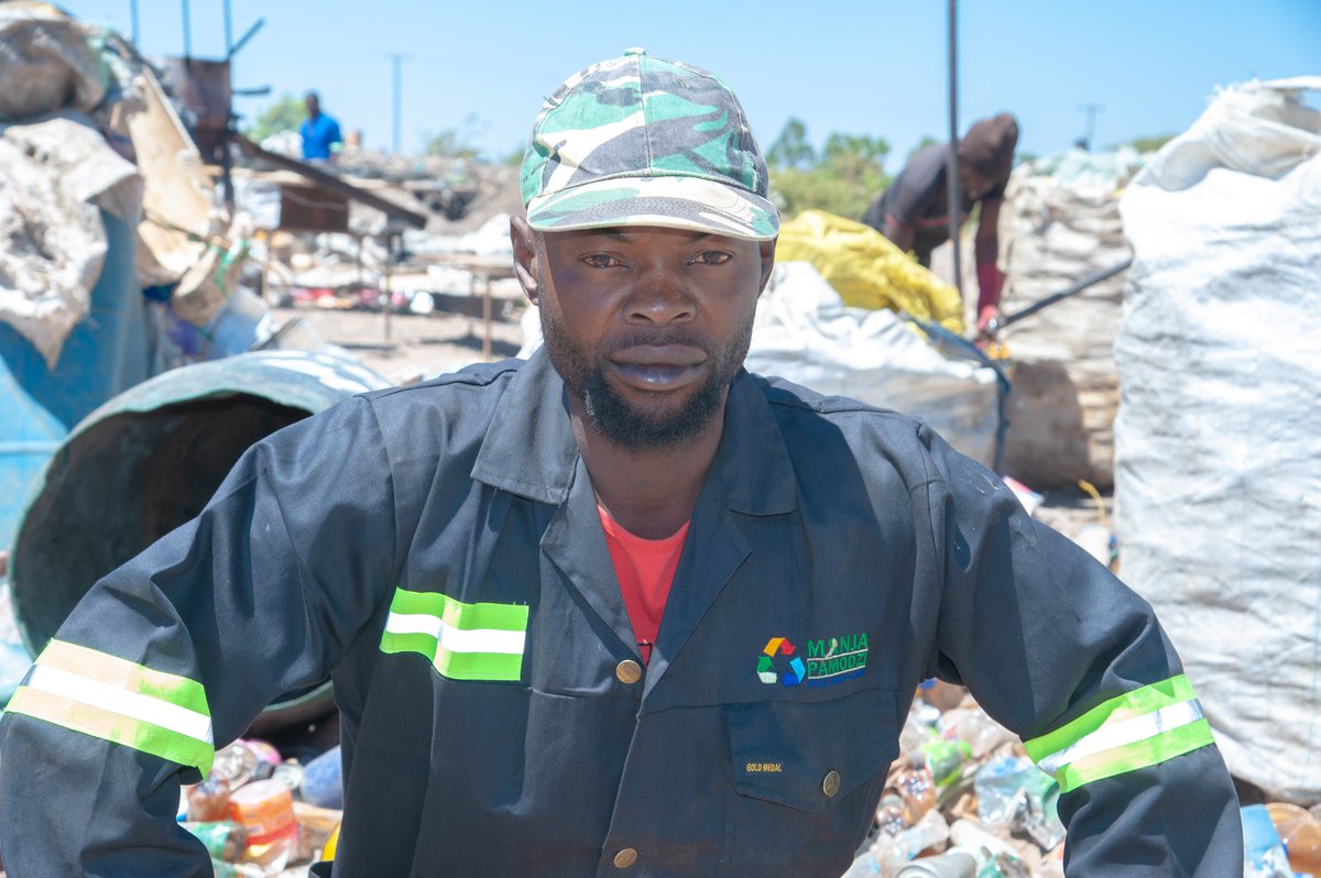 ZamBreweries's tweet photo. FLOOR POLISH MADE FROM RECYCLABLE WASTE
"We had a lot of plastics thrown on the streets and blocking the drains. If nothing was done many people were going to get sick," - Joseph Banda
Full story here https://t.co/o0xzv2KzrD 
#ManjaPamodzi #ZB #ABInBev #Zambia #Recycle https://t.co/5XGy0e1vGl