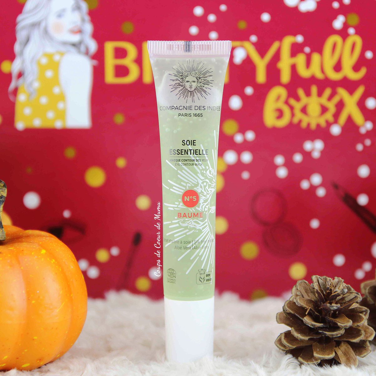 coupscoeurmumu's tweet image. Coucou ! La @biotyfullbox L’Emerveillée est vraiment très réussie ! 😍 Son thème sur le regard est très bien respecté et ce Masque Contour des Yeux #compagniedesindes est une très belle découverte ! 💝 RDV sur mon Blog pour retrouver cette jolie Box en détail ! Bonne journée ! 😘