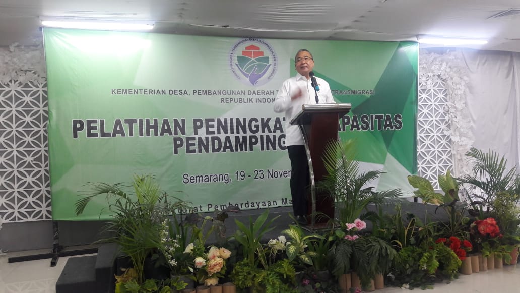 Menteri <a href="/EkoSandjojo/">Eko P. Sandjojo</a> memberikan pengarahan secara langsung dalam Plthn Pendamping desa Provinsi Jawa Tengah dimana sebelumnya telahbdi buka oleh pak Gubernur Jateng <a href="/ganjarpranowo/">Ganjar Pranowo</a> luar biasa #JokowiMembangunIndonesia #JokowiMembangunDesa <a href="/jokowi/">Joko Widodo</a> <a href="/taufikmadjid71/">IG : taufik.madjid</a> @fachrilabalado