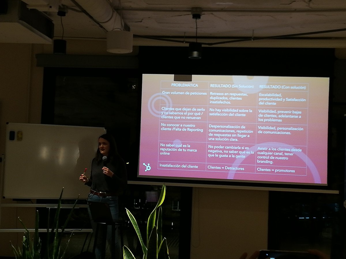 Lucferona's tweet photo. Un #MadridHug  diferente: "Cómo convertir clientes en promotores y servicios en crecimiento a través de #servicehub". Exposición de Sofía Jiménez de @HubSpot . Para los que lo estamos implementando ha sido un placer poder conversar con ella. https://t.co/euyjXJZeGo