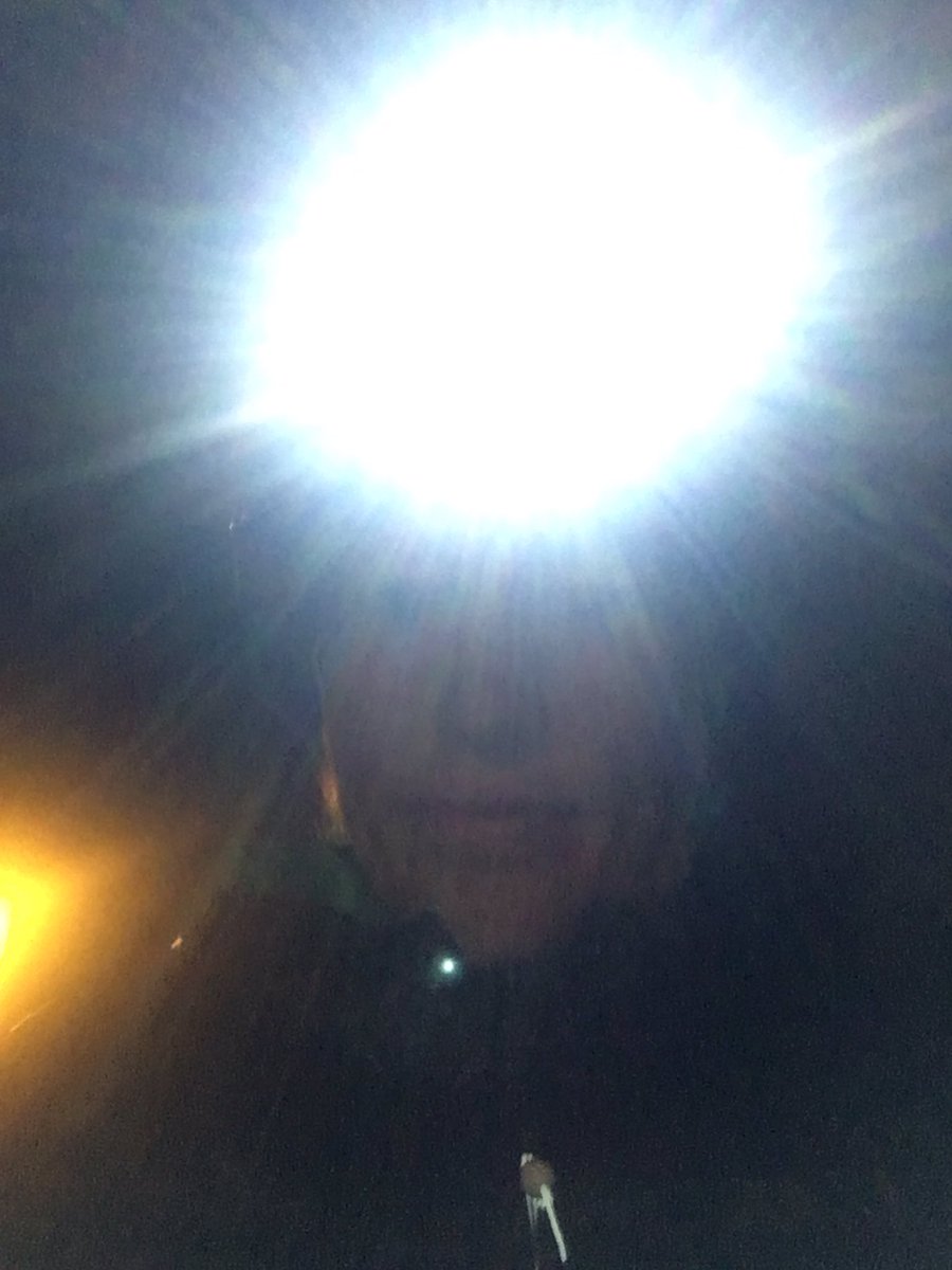 Marraskuun #työmatkapyöräilijä joutuu kelaan että, onko sitä #toimistotyöläinen vai #kaivostyöläinen  #valoisataamut🤗 #marraskuu #muistanäkyä