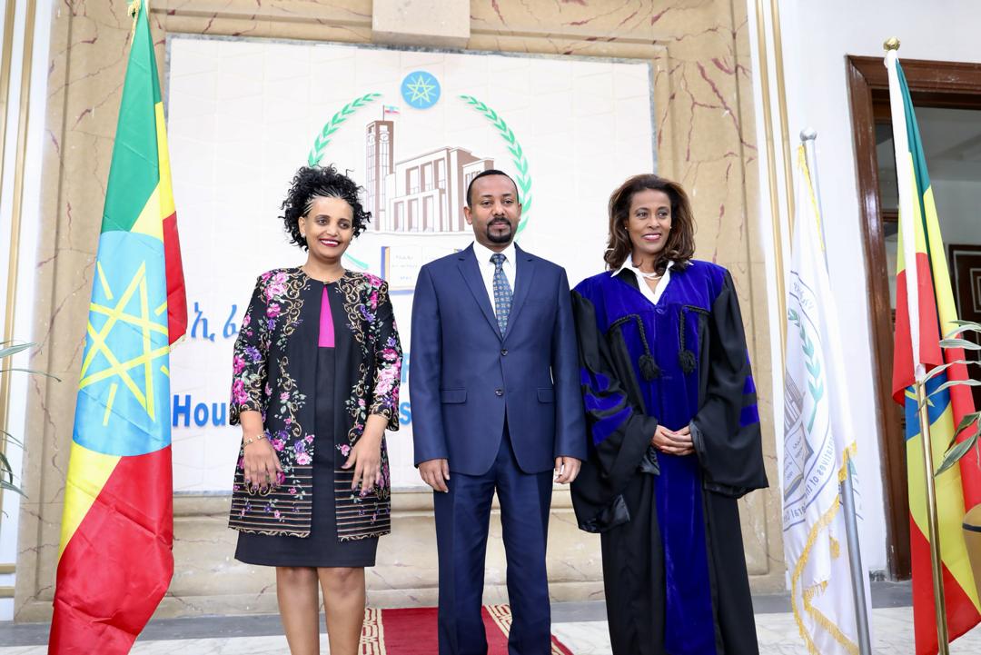PMEthiopia's tweet photo. ጠ/ሚር ዶ/ር ዐቢይ አሕመድ ብርቱካን ሚደቅሳን የብሔራዊ የምርጫ ቦርድ ሰብሳቢ እጩ አድርገው ሲያቀርቡ መልዕክቱ ግልጽ ነው፤መንግሥት ለቀጣዩ ምርጫ ነጻና ፍትሐዊ መሆን ከማንም በላይ ቁርጠኝነት እንዳለው የሚያሳይ ትልቅ እርምጃ ነው።
#PMOEthiopia https://t.co/2irMbDeYZa