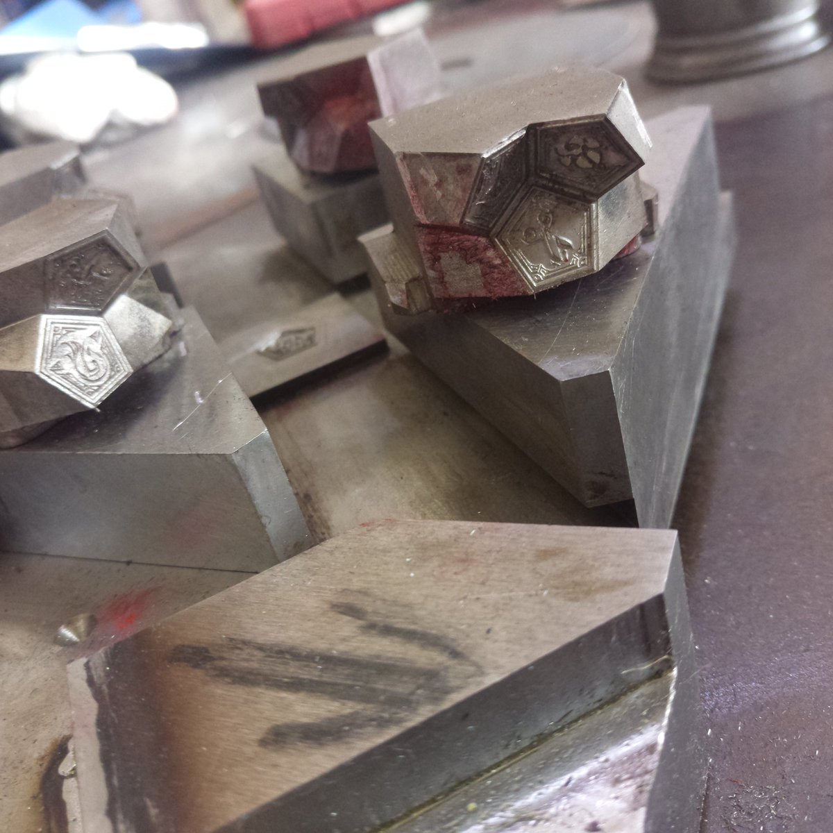 It's always fascinating to see the pieces and parts of how things are made.
This is the D12 mold, coming to you soon with the <a href="/WintersdayZine/">Wintersday Zine (a GW2 Collective Project)</a>. #GW2
