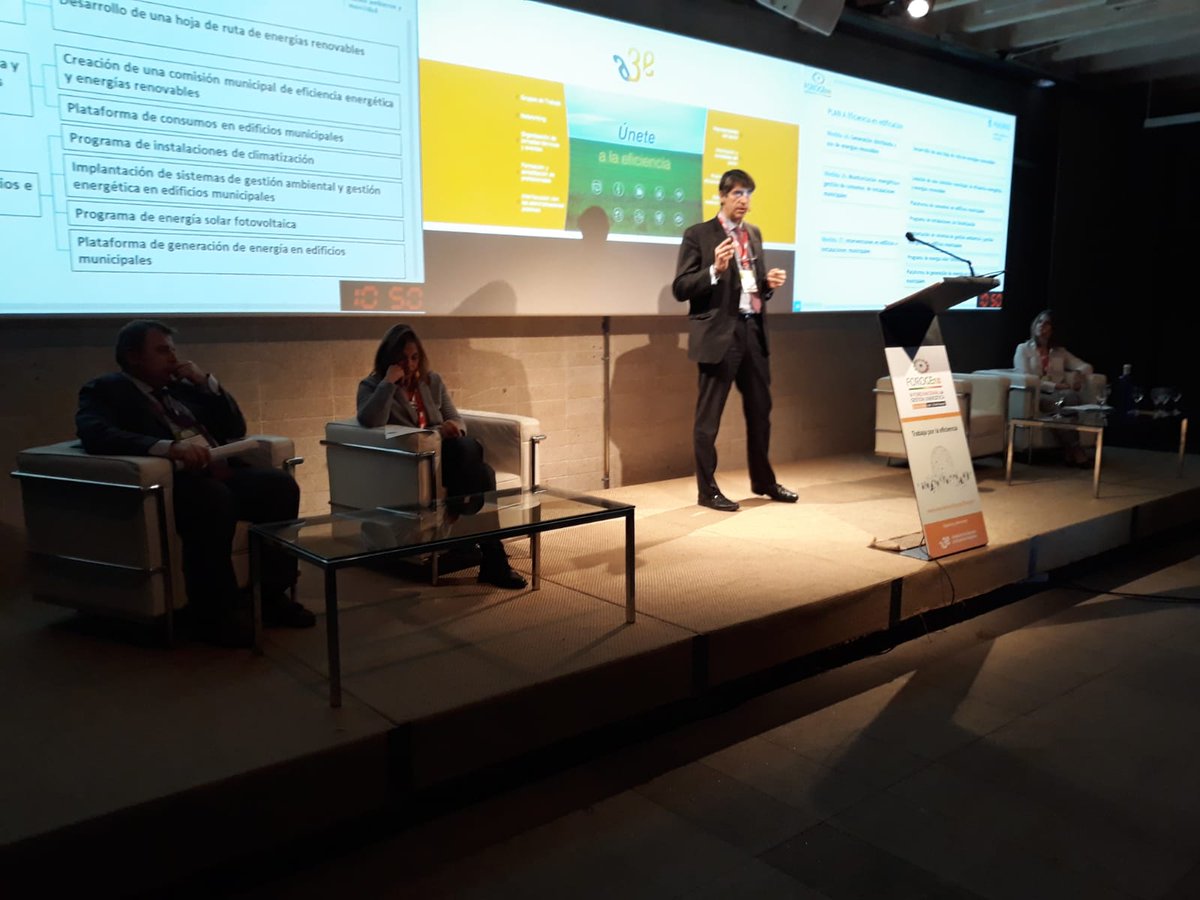 TUVSUD_ES's tweet photo. Esther Bermejo de #tuvsud modera la mesa redonda en #FOROGEn sobre la #GestiónEnergética municipal https://t.co/QlYFdQe69D