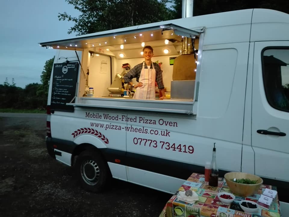 BragdyTwtLol's tweet photo. #Lolffest5 – 30/11/18 – 1/12/18 - Penwythnos nesaf!! Next weekend!!
Rydym yn bles i gyhoeddi bydd Pizza Wheels yn ymuno ni am #Lolffest5! ~
We are pleased to announce #Pizza Wheels are joining us for Lolffest!
#Cwrwcrefft #craftbeer#bragdytwtlol
Rhannwch / Please share! https://t.co/1sPvc2ZcmH