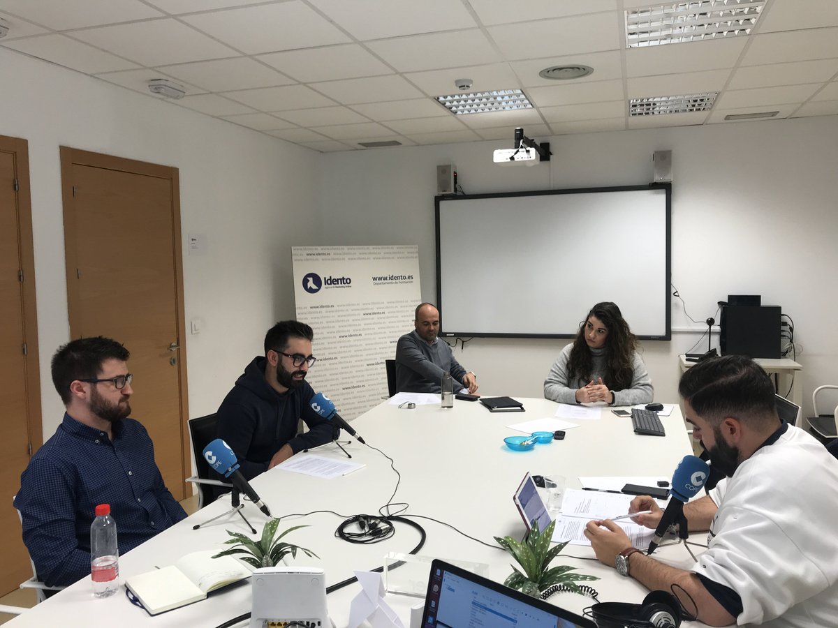 idento_'s tweet photo. Ayer, @COPEGranada, capitaneado por el gran @FranVinuela, se trasladó a nuestra oficina para retransmitir en directo #EnClaveDigital con un programa especial donde intervino parte del equipo #IDENTO. 
 ¿Te lo perdiste? Pues ya puedes escucharlo aquí  👉🏻https://t.co/uzvdpNYjuN https://t.co/nZyZg6mi9G