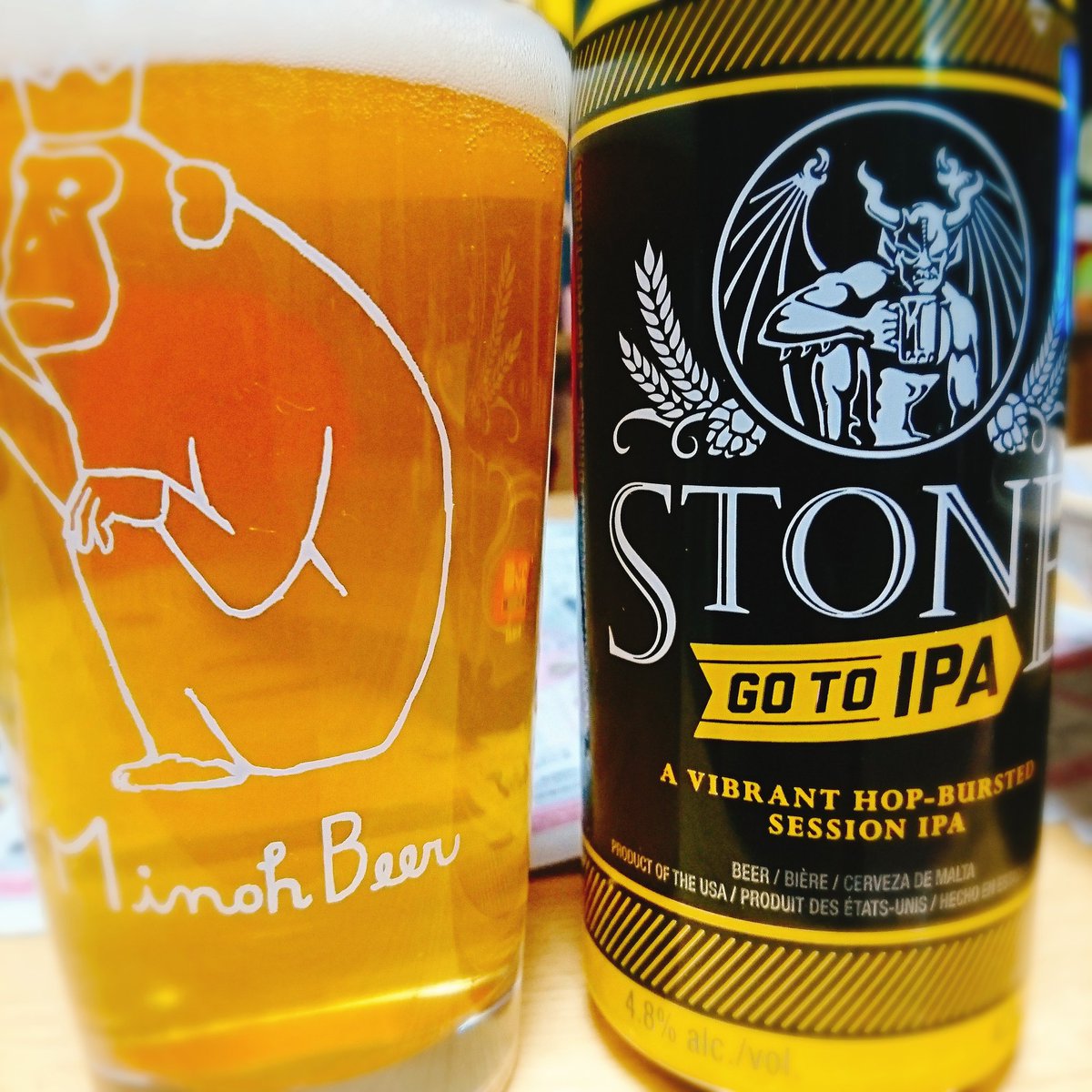seishuya1's tweet photo. 昨日は久しぶりの休肝日。もちろん今日は飲みます。
StoneのGO TO IPA。鮮烈な苦味です。舌の奥の方にジワーっと苦味が広がります。香りはシトラスっぽい柑橘系の香り。飲み口は軽いので、ゴクゴク行けちゃう！
#stone
#GOTOIPA
#craftbeer
#ストーン
#クラフトビール
#晩酌部
#ビール部 https://t.co/naQ95P8WAd