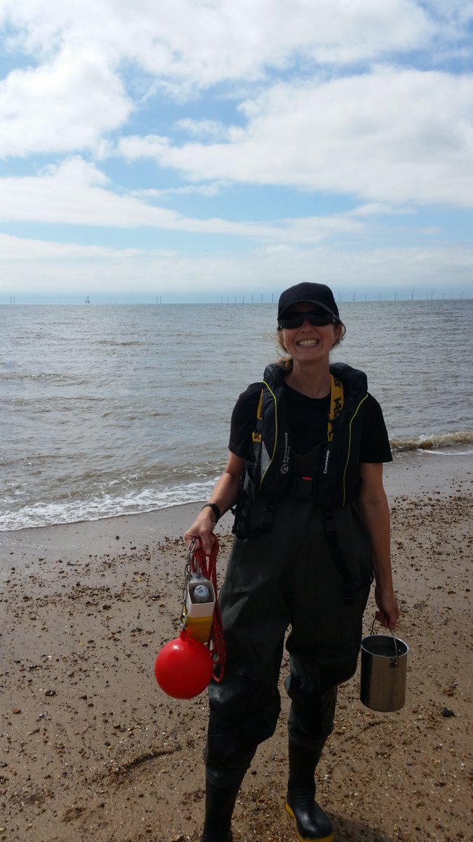 EnvAgencyAnglia's tweet image. The only way is Essex for our officer Lucy, who takes water quality samples along the coast during our annual bathing water season. Read about her work and find out results for your beach environmentagency.blog.gov.uk/2018/11/16/the… #TOWIE #Essex #bathingwater #waterquality environment.data.gov.uk/bwq/profiles/