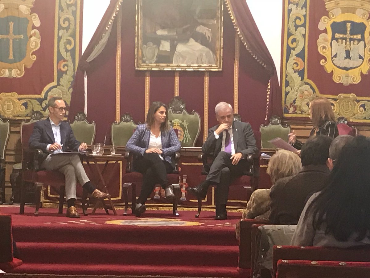 funiovi's tweet image. Hablando de formas de conectar empresa y universidad, en la I Jornada Cátedras de la @uniovi_info