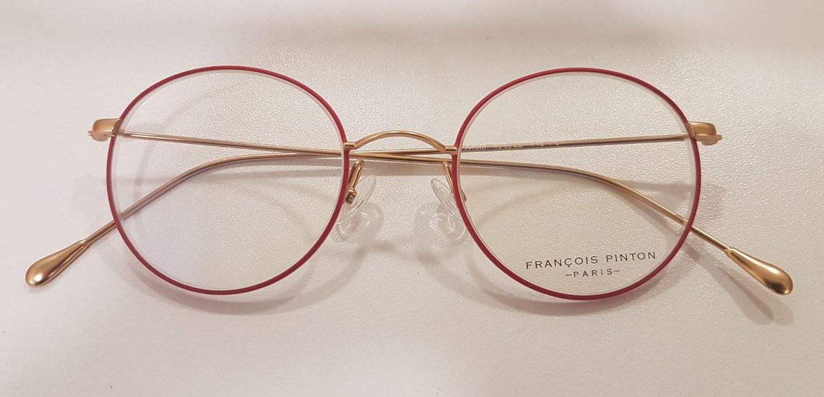 LOpticiens's tweet image. Simplicité, élégance, légèreté, rétro !  On aime la collection François Pinton !

#francoispinton #lempereuropticiensetampes #retro #vintage #opticien #lunettes