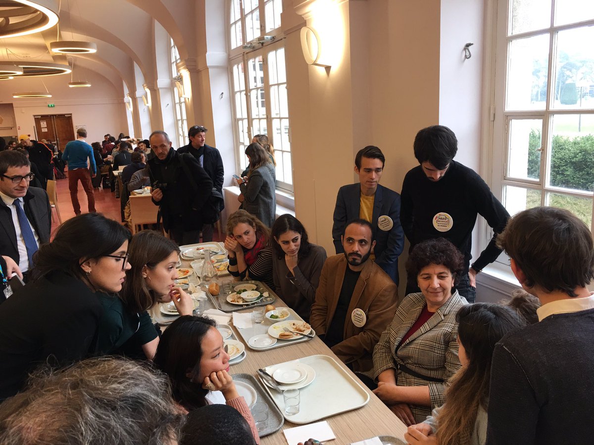 Visite ce matin du Welcome Desk de la <a href="/ciup_fr/">Cité internationale universitaire de Paris</a> par <a href="/VidalFrederique/">Frédérique Vidal</a> et le <a href="/GillesPecout/">Gilles Pécout</a> , suivie d’un repas au RU avec les étudiants internationaux. Au menu: les études en France et le plan Bienvenue en France annoncé par @EPhilippePM