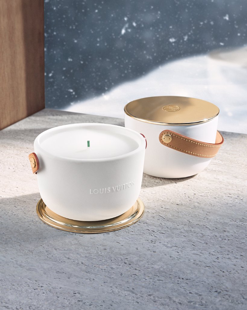 Louis Vuitton on X: Dehors Il Neige: the cozy warmth of a chalet amid the  snow-capped pines. This enveloping scent is from the first collection of # LouisVuitton perfumed candles by Jacques Cavallier