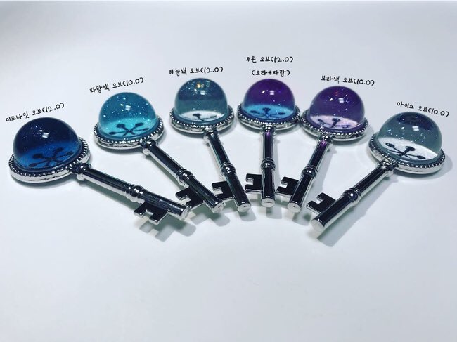 loveminsh's tweet photo. 시우민온리전 
[요-4] 다이슈 슈니 인포입니다❄️

*시우민 오브 10,000~12,000원
현장판매 소량만 들고 갈 생각입니다!
당일 열리는(24일)폼을 통해 구입 부탁드립니다>.<
+12월1일부터 멤버 전체 오브 판매 폼을 오픈할 예정이라 24일 온리�� 당일 딱 하루만 폼 오픈합니다

편히 찾아와 주세요💕 https://t.co/Nk0HTWIWCO