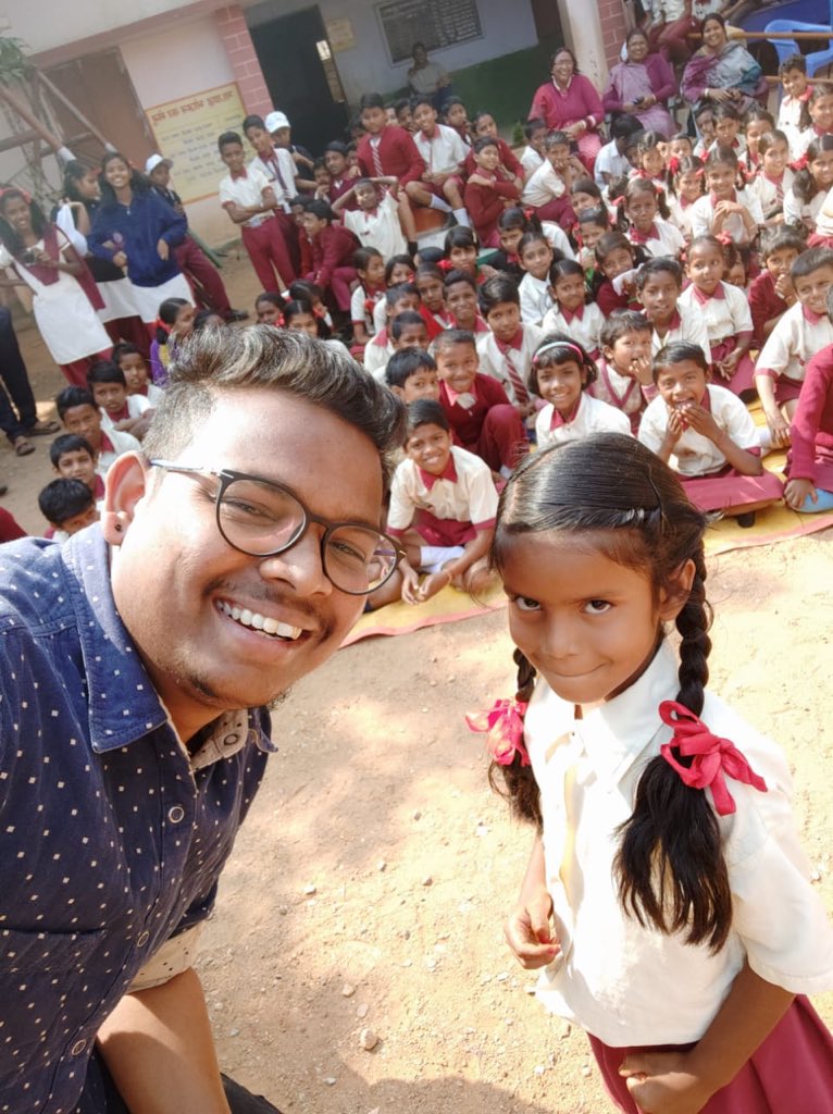 MoiraDawa's tweet photo. The @UNICEFIndia &amp; @radiocityindia van makes a pit stop at a Government school in Dhalbhumgarh block of East Singhbhum district carrying the message of ending #childmarriage in #Jharkhand .
#WeTheFuture https://t.co/iuaDZux4fq
