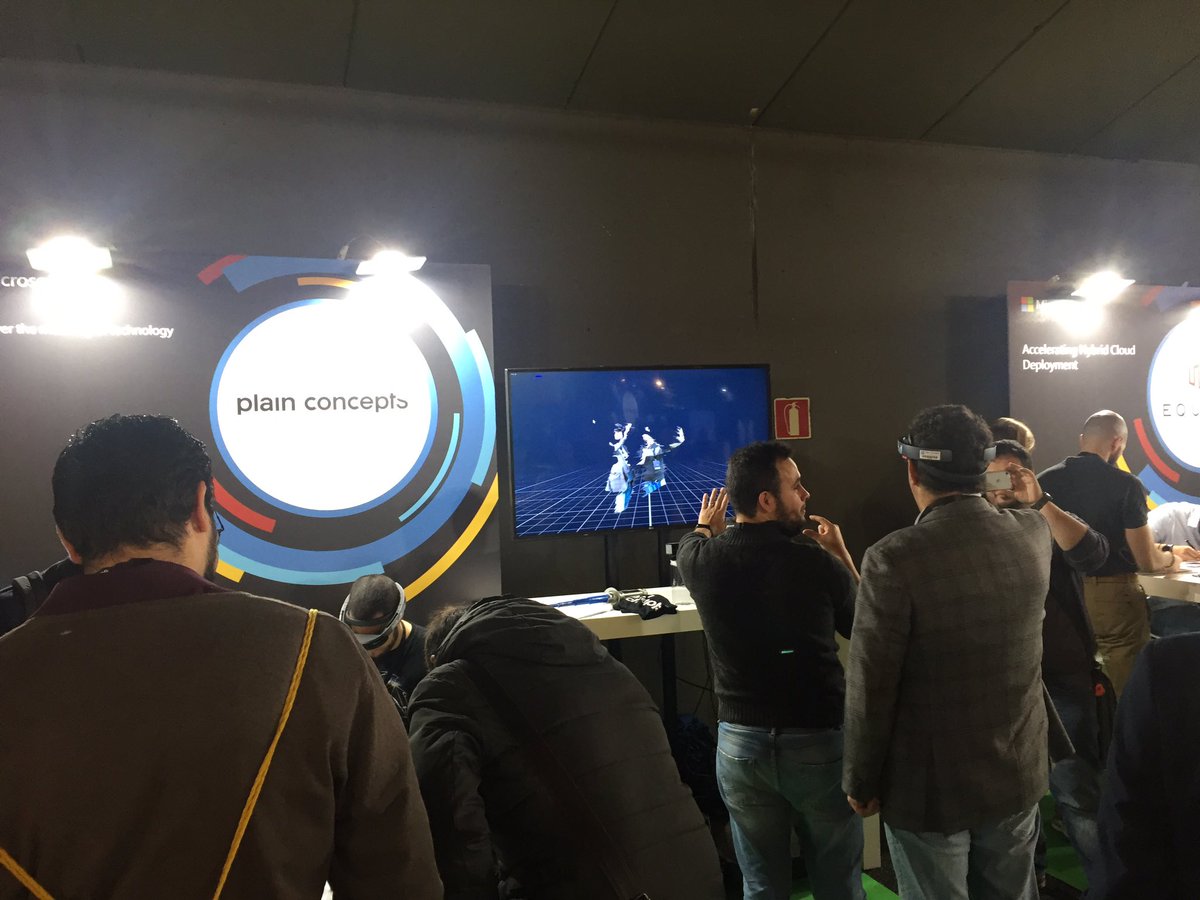 plainconcepts's tweet image. Estamos en el #MSTechSummit con las HoloLens, regalos, sorteos, tests y sorpresas!!! Pásate a vernos!!! #hololens #holoportation #MixedReality #developers #fullstack