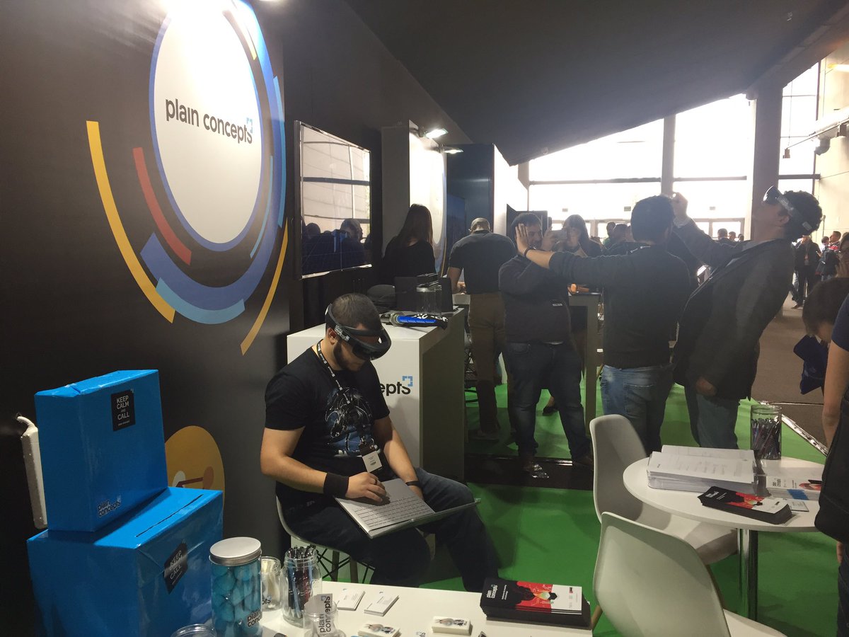 plainconcepts's tweet image. Estamos en el #MSTechSummit con las HoloLens, regalos, sorteos, tests y sorpresas!!! Pásate a vernos!!! #hololens #holoportation #MixedReality #developers #fullstack