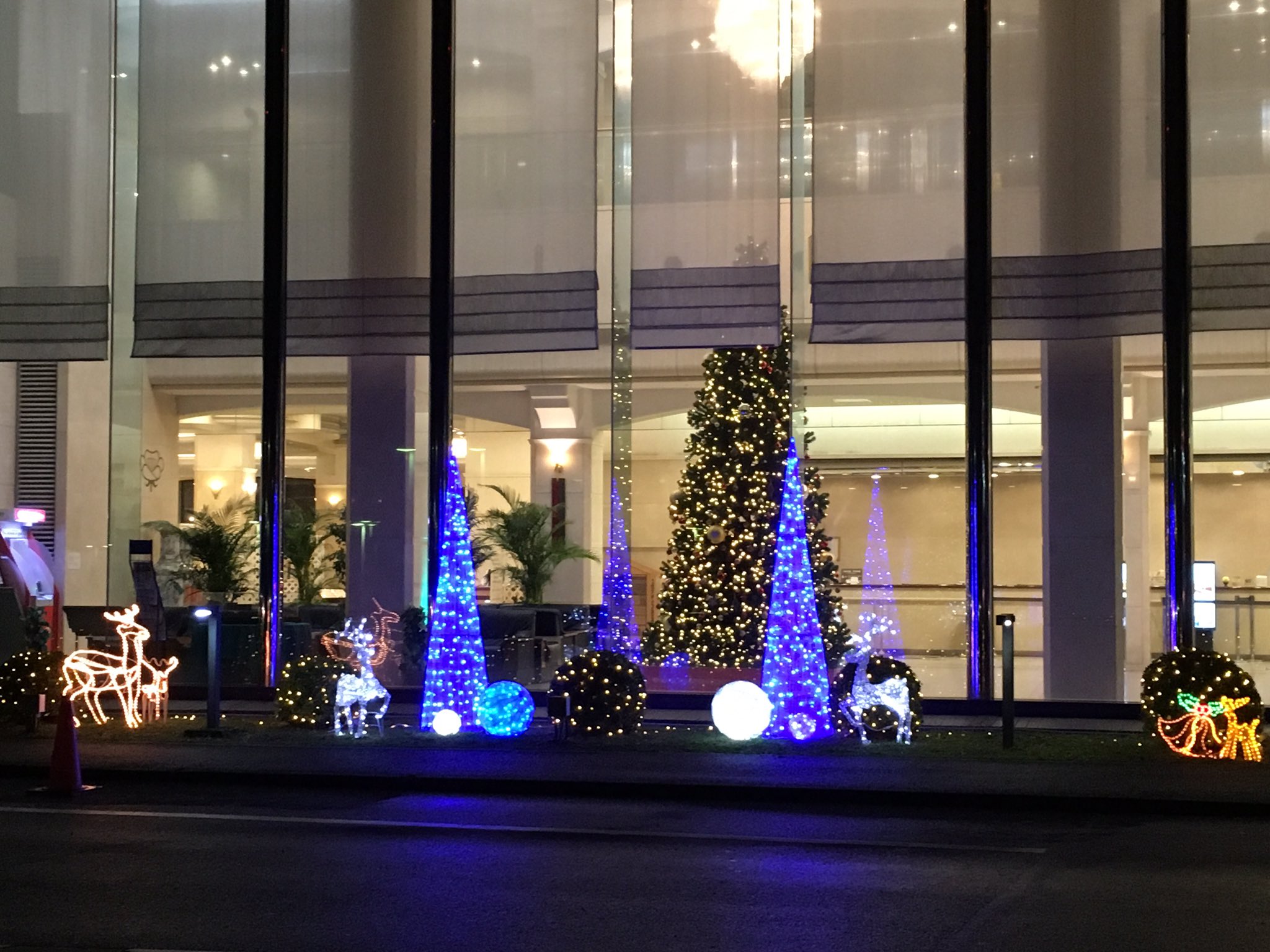 エリート情報 成田営業部 館内の大きな クリスマスツリー 外の可愛い イルミネーション マロウドインターナショナル ホテル成田 さんの クリスマス飾り T Co Qczbsuiz2m Twitter