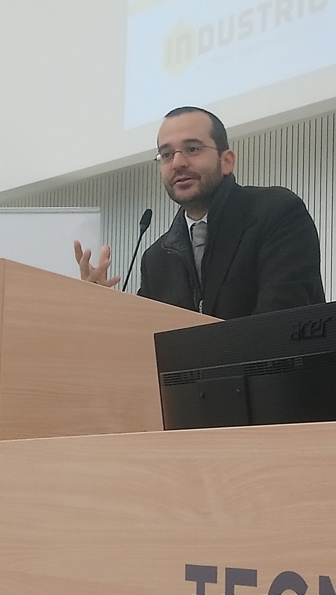 Industriofund's tweet photo. Partita l'#HardwareClass Modena targata #Industrio, nei fantastici spazi del Dipartimento Enzo Ferrari @UNIMORE_univ. Il prof Leali e il prof Rovati danno il benvenuto agli speaker e al pubblico, e spiegano il senso della giornata #automotive #TACC #futuro #22novembre https://t.co/t4MVUlFstD