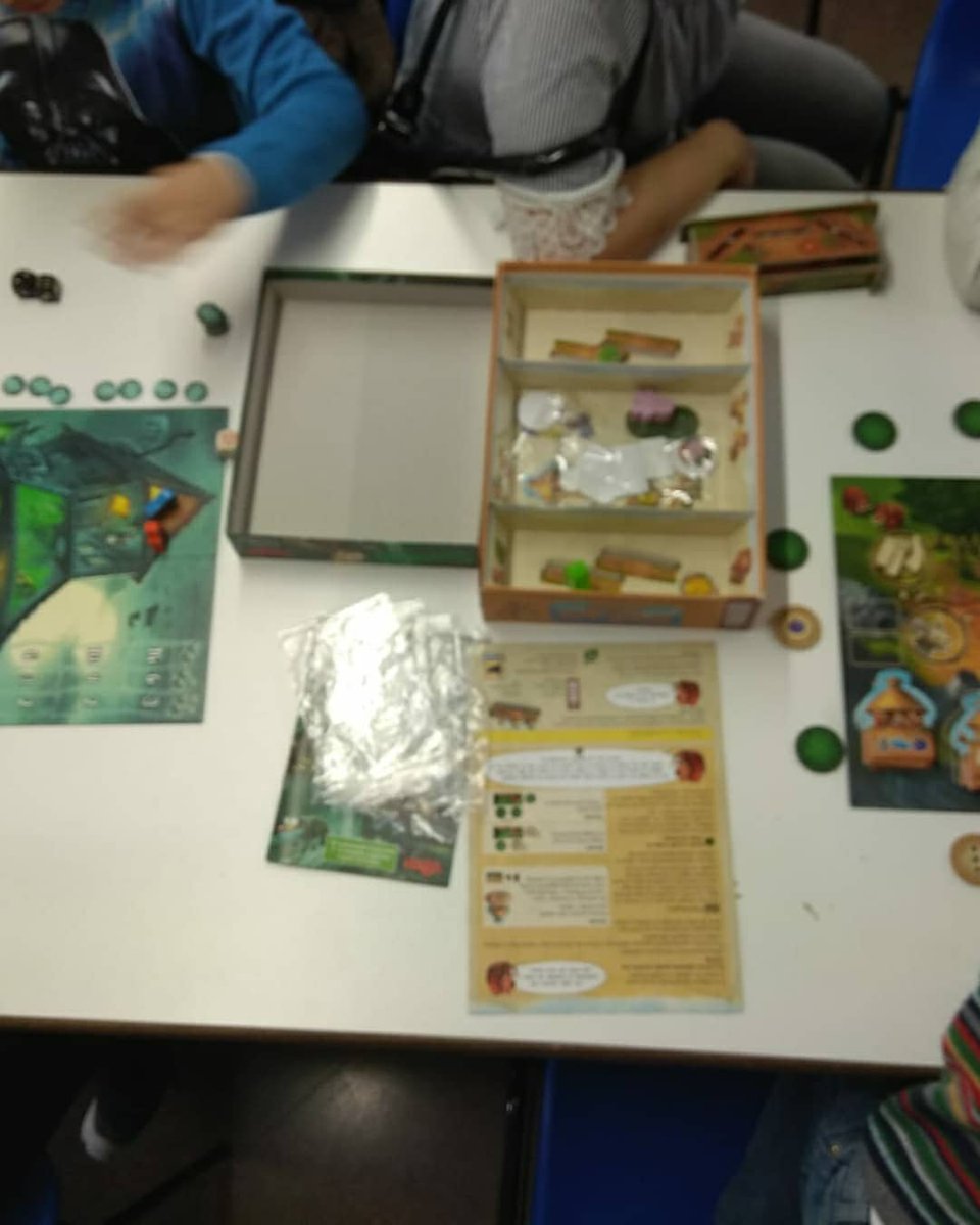 BansheeErrante's tweet image. ¡El próximo domingo 9 de Diciembre a las 10:00h en Banshee celebramos la segunda edición dels #Dijocs , unas jornadas de juegos de mesa pensadas para aquellos que no puedan venir a nuestras #NitsLúdiques!

Os dejamos unas fotos de la última vez para que veáis el ambientazo 😜