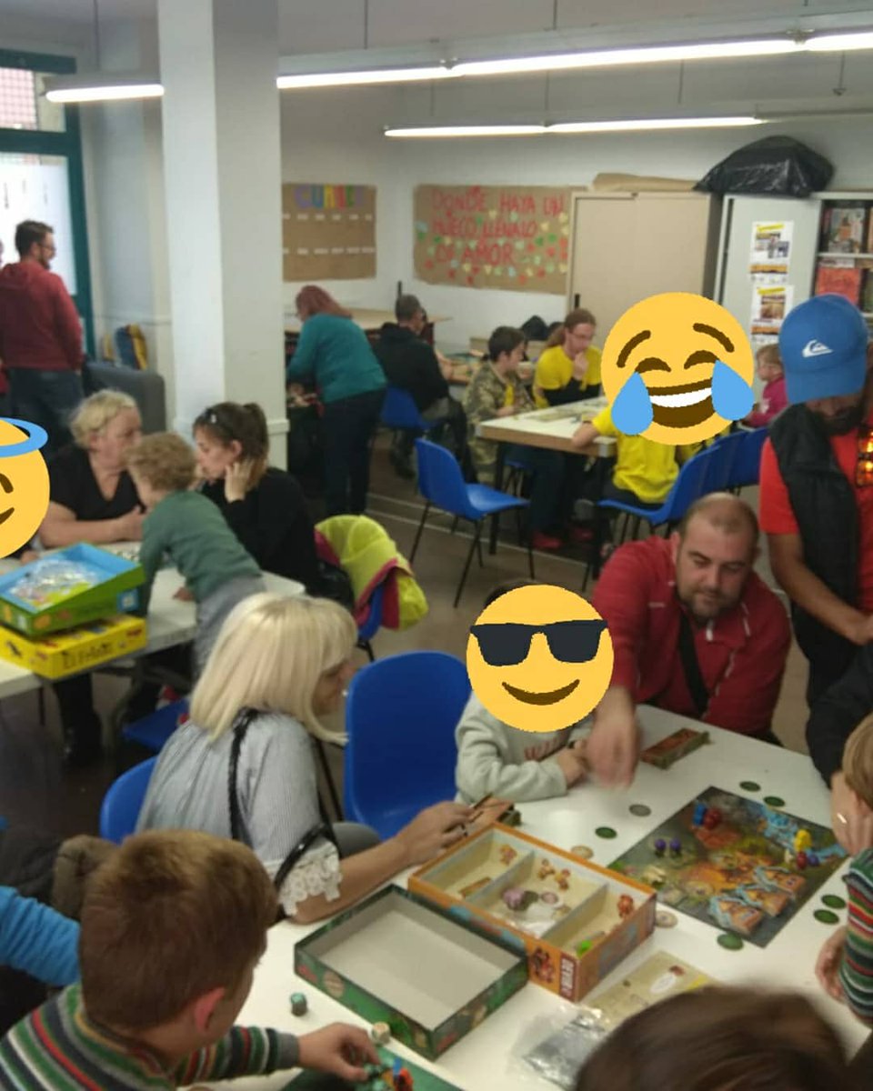 BansheeErrante's tweet image. ¡El próximo domingo 9 de Diciembre a las 10:00h en Banshee celebramos la segunda edición dels #Dijocs , unas jornadas de juegos de mesa pensadas para aquellos que no puedan venir a nuestras #NitsLúdiques!

Os dejamos unas fotos de la última vez para que veáis el ambientazo 😜